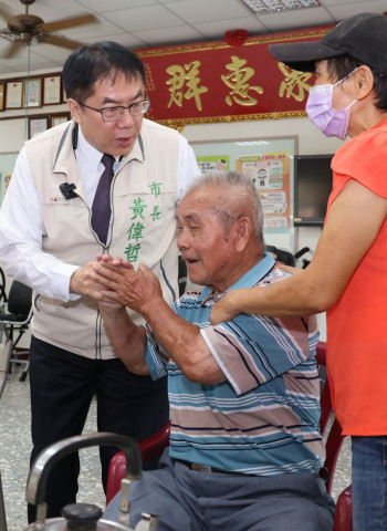臺南市府與慈濟攜手助凱米颱風災民 黃偉哲親自參與安心家訪活動