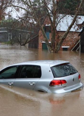 颱風「凱米」來襲！99％泡水車無保障，僅1%車主投保洪水險，車主損失自負！