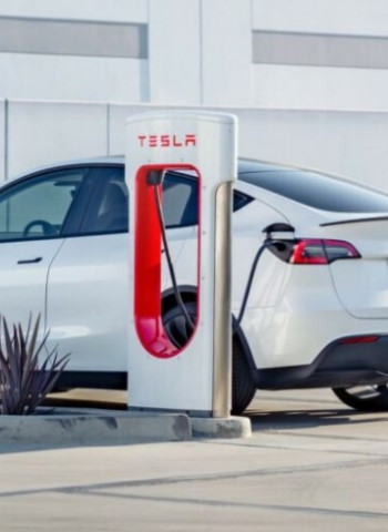 汽車隔熱紙材質大揭秘，網路熱門熱搜隔熱紙9款比一比！提升愛車舒適度，享受駕乘新樂趣！