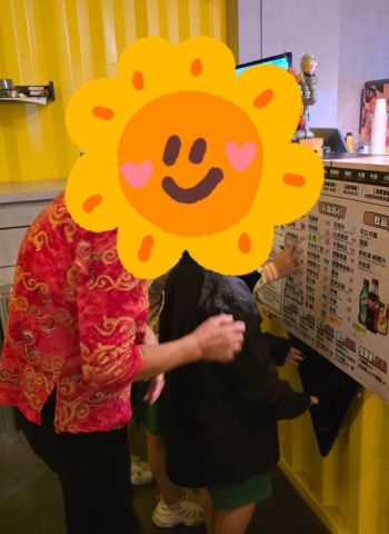 林俊憲立委與蔡麗青議員聯手支持！臺南Boss炸雞工坊愛心餐點溫暖450位清寒學生