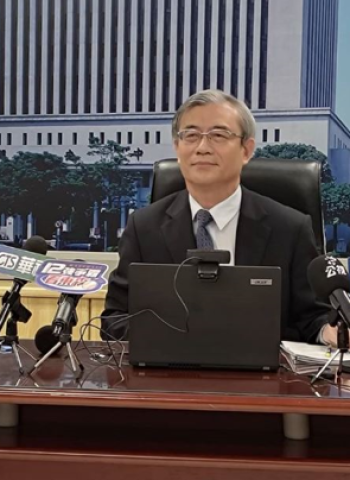 央行打炒房初見成效:央行總裁楊金龍預期房價明年中「軟著陸」