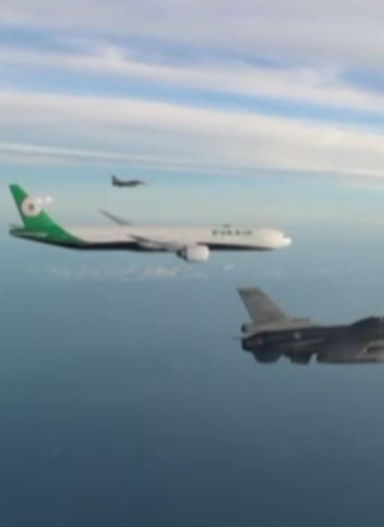 空軍F-16V伴飛!臺灣棒球英雄12強奪冠 凱旋盛況震撼全球!