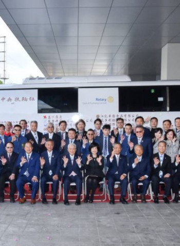 全臺首輛大型電動捐血車誕生！新北土城中央扶輪社捐贈創舉引領環保與捐血革命