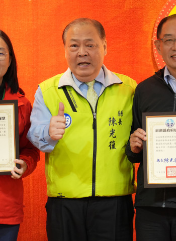 澎湖造林30年感恩有功人員 陳光復頒31獎狀表彰環保貢獻