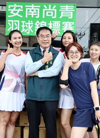 市長黃偉哲驚喜現身【安南尚青第一屆羽球錦標賽熱血開打】 承諾設置更多運動場域
