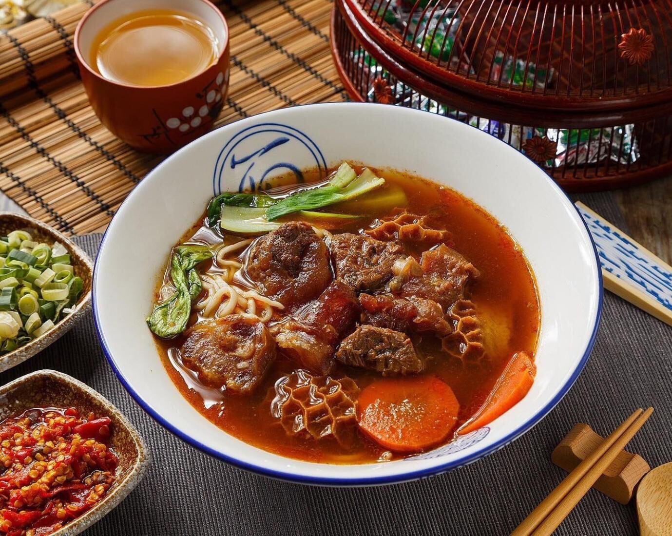 免費續牛肉湯!台南安平牛肉麵推薦 享受高CP值美食饗宴