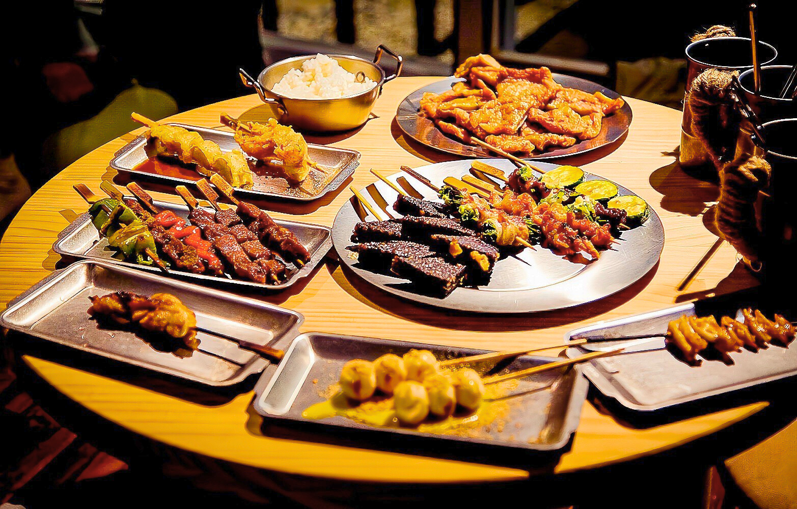 超享受露營燒烤配啤酒 台南人氣串燒專賣店 聚餐約會宵夜小酌 體驗露營氛圍