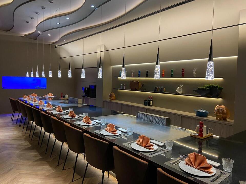 台中鐵板燒品牌打造現代感餐桌劇場 低調奢華鐵板料理新體驗