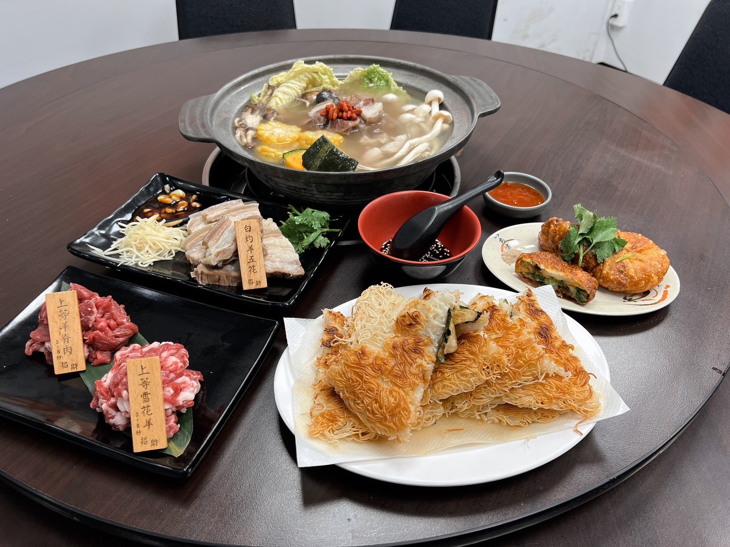 台北中山區羊肉火鍋新選擇 每日溫體羊直送 清燉湯頭健康又暖胃