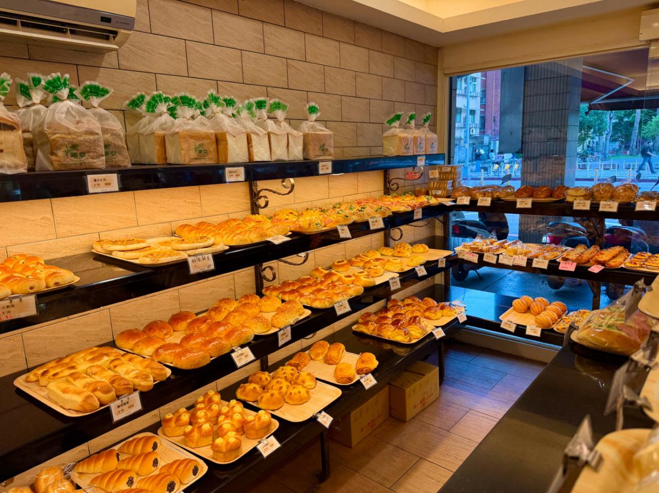 深耕30年的老字號烘焙坊這 間新店人氣麵包店處處藏驚喜