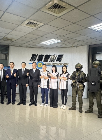 愛爾麗集團致贈刑事局 新式美製高科技防彈盾牌系統 強化打擊犯罪能量與提升執勤安全
