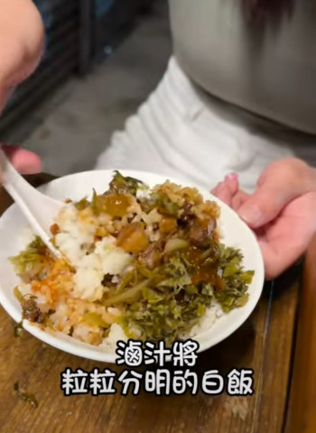 台中特色滷肉飯配關東煮！網友激推銅板宵夜美食！？