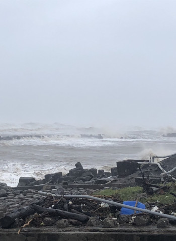 影/險象環生！山陀兒颱風造成枋寮大庄海堤破堤全力搶修防海水倒灌