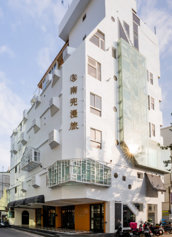 臺南西市場2024臺灣設計展開跑,位處國華商圈的南兜漫旅提供便捷住宿優惠!