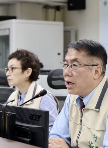 黃偉哲: 以市民人身安全為首要考量 防備颱風預防性撤離6百多人