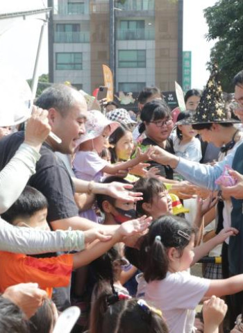 臺南400親子嘉年華盛大登場 市長黃偉哲以萬聖節造型參與