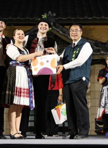 南瀛國際民俗藝術節迎來國際表演團隊 助陣新化武德殿百年慶 黃偉哲呼籲市民把握最後觀賞機會