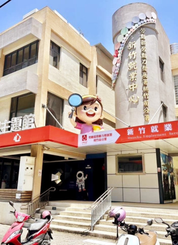 桃竹苗分署運用「職場學習及再適應」、「婦女再就業計畫」 助「新二代」穩定就業