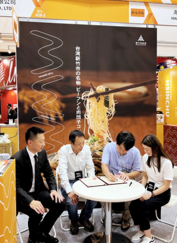 米粉、摃丸首度挺進日本關西食品展　竹市代理市長邱臣遠：推動產業國際化，讓世界看見竹市特產！