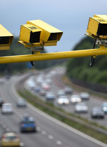 國道公路警察局幽默發文提醒 國家級攝影師全年無休 違規行為無所遁形