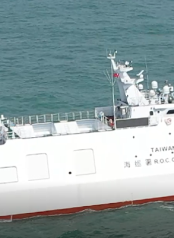 臺籍漁船機艙起火 海巡署八里艦疾馳救援