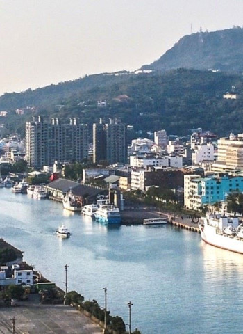 高雄亞灣再升級!高雄香蕉碼頭迎AI科研團隊進駐 都發局打造人文科技新半島 與駁二文創共創智慧港灣