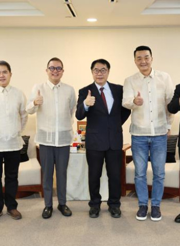 菲律賓阿克蘭省長米拉弗洛斯拜會臺南市長 黃偉哲盼拓展臺菲國際友誼版圖