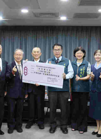 一貫道台南市分會慨捐1百萬  黃偉哲:發揮宗教愛心助災民重建家園