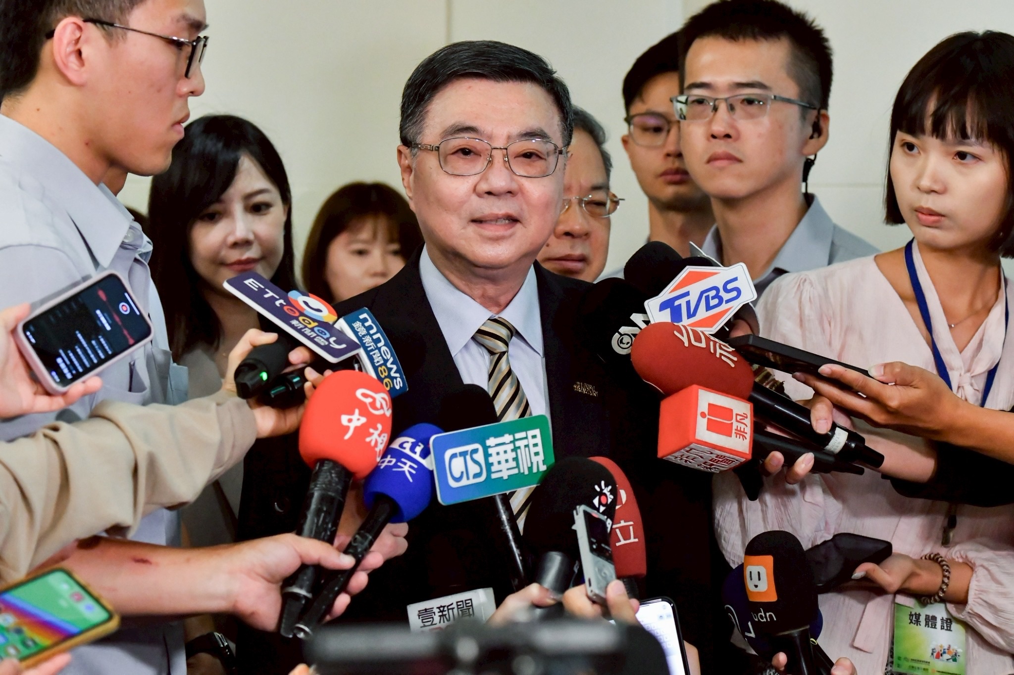 行政院長卓榮泰呼籲加大首購與自住貸款水龍頭 央行強調穩健 9月理監事會房貸管制受矚目