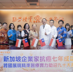 嘉義長庚展現臺灣精準醫療實力　印尼企業家跨海來臺治療第四期攝護腺癌　七年穩控喜迎90歲大壽