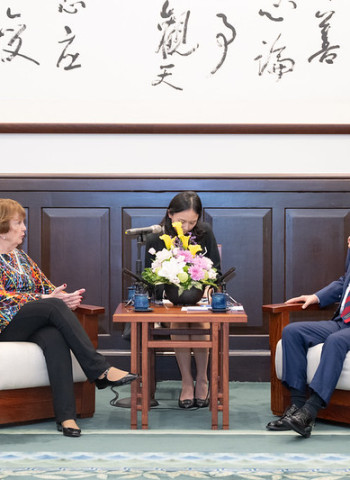 賴清德總統接見美國外交政策全國委員會訪團　強調深化臺美夥伴關係、推動國防改革提升防衛韌性