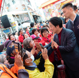 賴清德總統赴彰化溪湖永安宮與福安宮參香並獻匾　祈願臺灣社會安定、人民平安