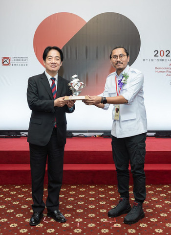 賴清德總統親頒亞洲民主人權獎給印尼法律援助與人權協會（PBHI）　呼籲民主夥伴攜手捍衛普世價值、讓自由光芒照亮世界