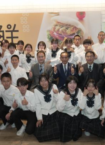 臺南市長黃偉哲熱情歡迎友誼市群馬縣水上町教育旅行團  在阿部賢一町長率領下與師生深入體驗臺南人文風情 、深化臺日交流