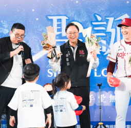 桃園「聖誕愛傳頌」暖心送暖 弱勢家庭感受節慶溫情 桃園市長張善政感謝各界支持