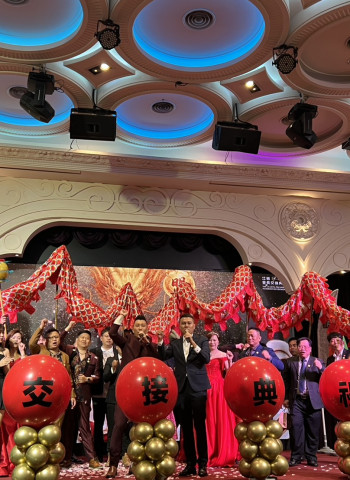 2026年台灣連鎖加盟促進協會中區會長交接儀式暨感恩晚宴於12月16日圓滿舉行，新任會長柳景耀接棒卸任會長陳冠霖，象徵中區加盟產業新里程碑