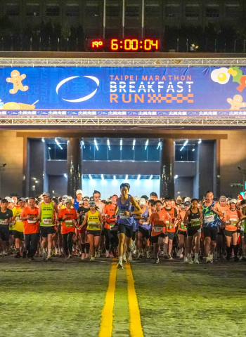 2025臺北馬拉松前哨戰「耶誕歡樂早餐跑」正式開跑　參賽人數創新高　逾萬名跑者齊聚迎接馬拉松週末