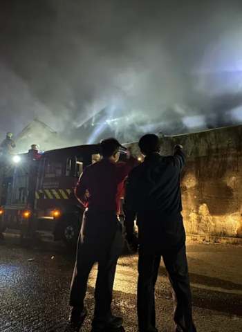 臺南市安南區城西掩埋場火警迅速撲滅 消防全力出動無人傷亡 市府啟動空品提醒並持續監控 居民安心無虞