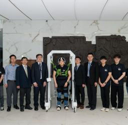 全球首創「AI隨動步行復健機器人HopeStride」正式亮相，從想走到能走開啟主動式復健新時代，助力中風患者重建行動能力