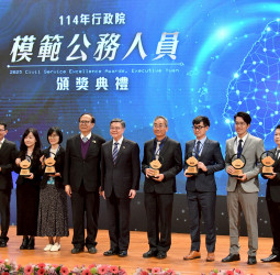 行政院長卓榮泰親自頒發114年行政院模範公務人員獎　強調公務員以服務國人為志業，推動AI與智慧公共服務再升級