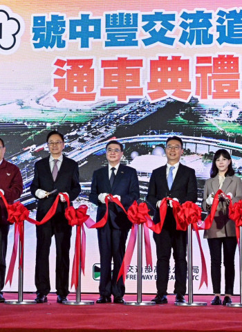 國道1號中豐交流道通車正式上路　行政院長卓榮泰指出串聯中壢、青埔及內壢　桃園交通再向前推進