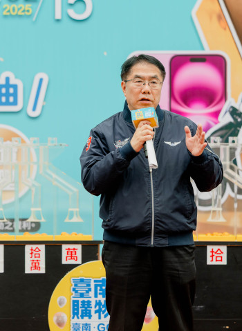 臺南購物節打造庶民經濟成績亮眼!壓軸抽出300萬金磚大獎 幸運得主僅花715元奪金