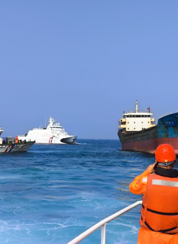 多哥籍「宏泰」貨輪疑似拖斷臺澎第三海纜 海巡署超前部署押返安平港深入偵辦