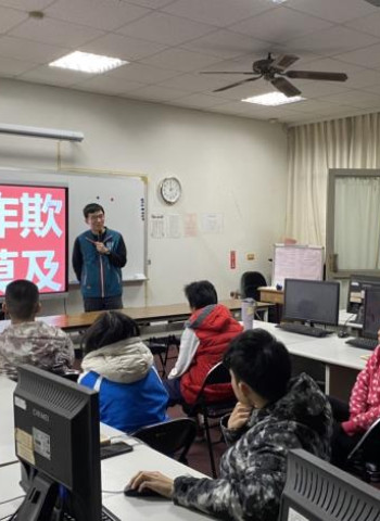 西洋情人節防詐!臺南市警局前進校園 提醒學生防詐與拒毒