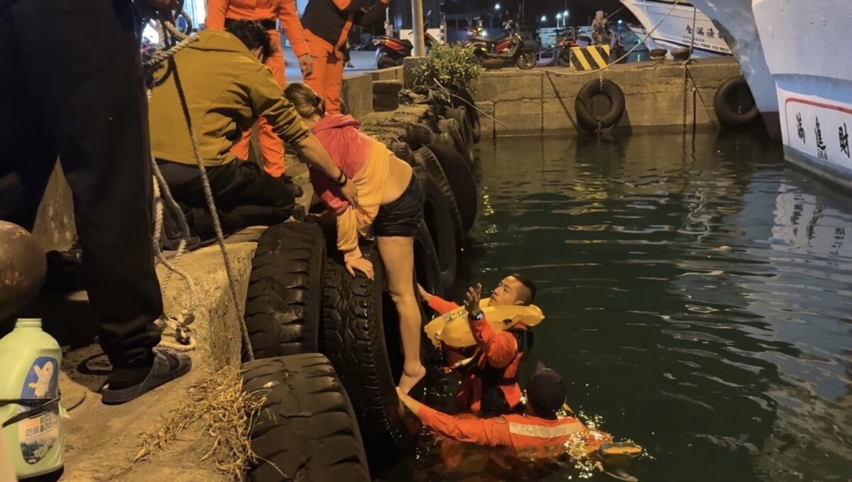 海巡署緊急救援！小琉球與高雄港落海民眾成功獲救