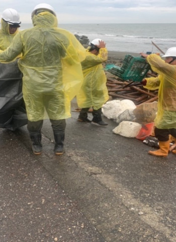 臺南海岸淨灘有成 黃金海岸、觀夕平台歡迎市民踏青迎新春