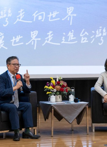 蕭美琴副總統高雄醫學大學高醫書院「校長講座」:讓臺灣成為世界舞台的焦點,發揮「戰貓精神」