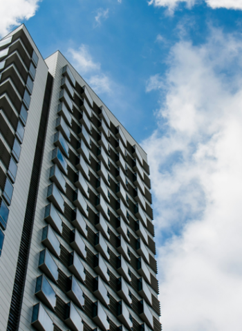 房仲月薪多高？主計處數據揭露真相，美國房仲收入對比引關注！