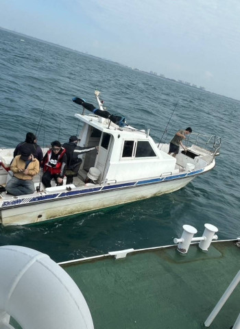 自用小船機械故障失去動力！臺南海巡署艦隊火速救援五人脫險