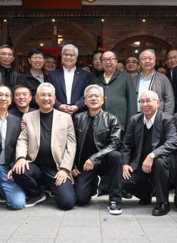 黃仁勳搭機離臺！回顧3天旋風行程，留下「全球身價最高企業家」經典合照